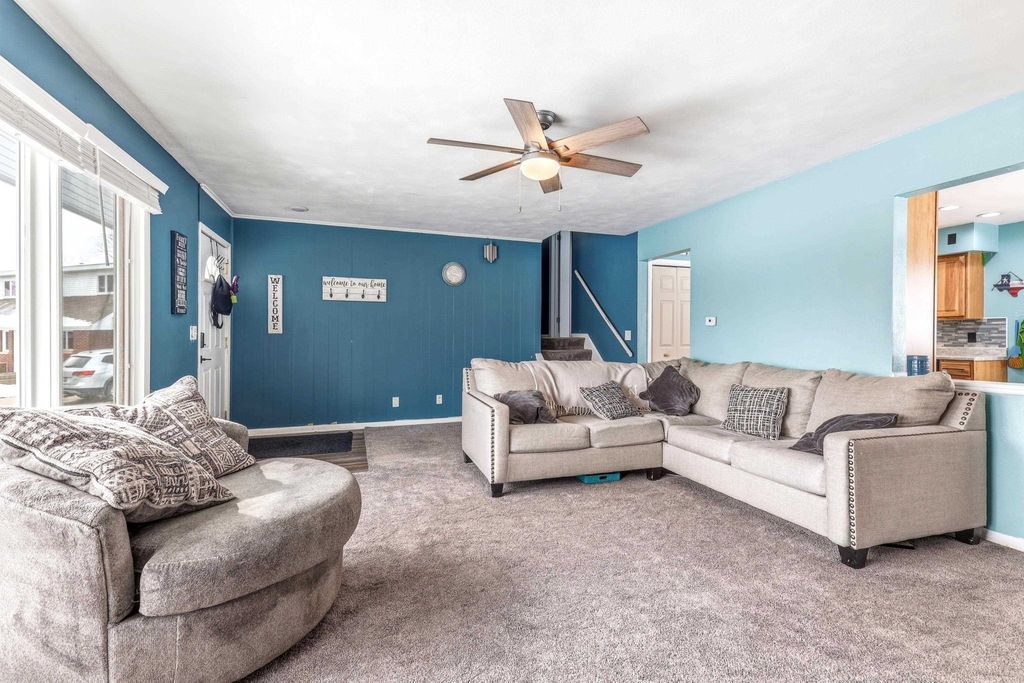 Photo of 1930 Saint Anne Court, Dubuque, IA 52001 (MLS # 154162)