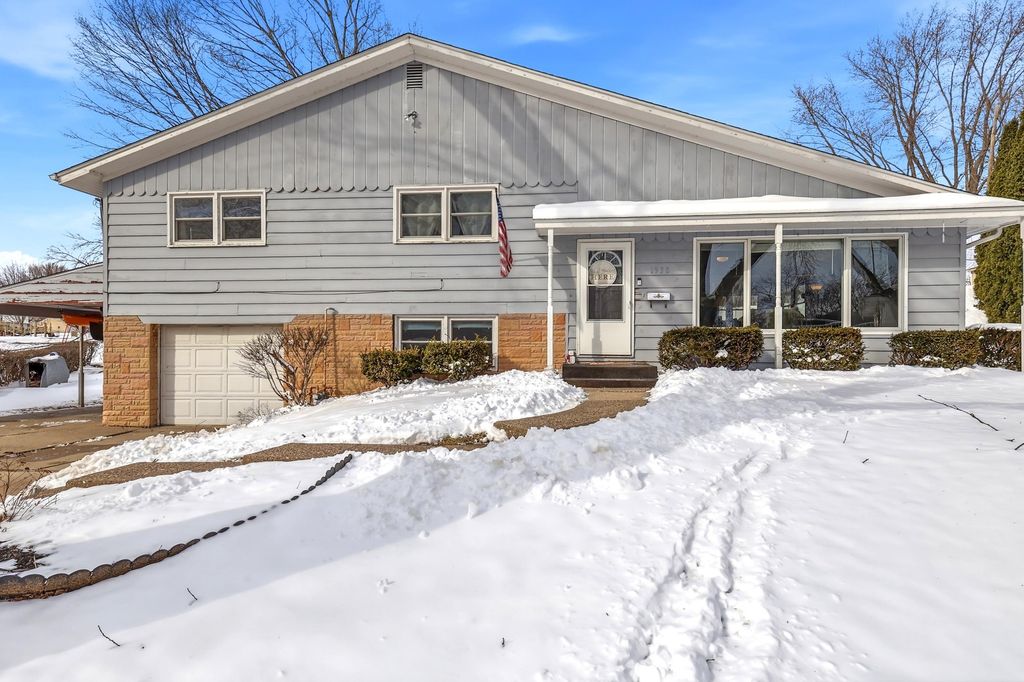 Photo of 1930 Saint Anne Court, Dubuque, IA 52001 (MLS # 154162)