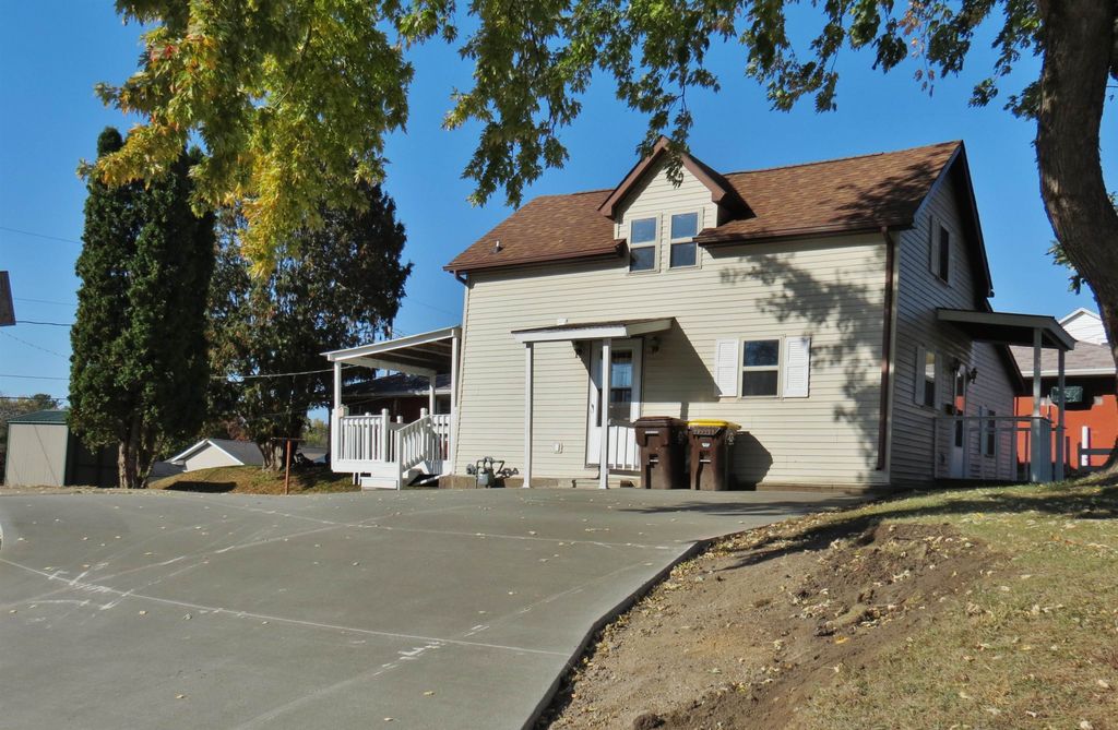 Photo of 712 S 2nd Street, Maquoketa, IA 52060 (MLS # 153424)