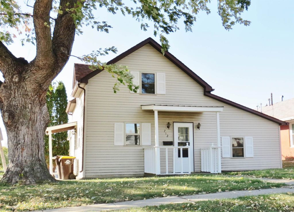 Photo of 712 S 2nd Street, Maquoketa, IA 52060 (MLS # 153424)
