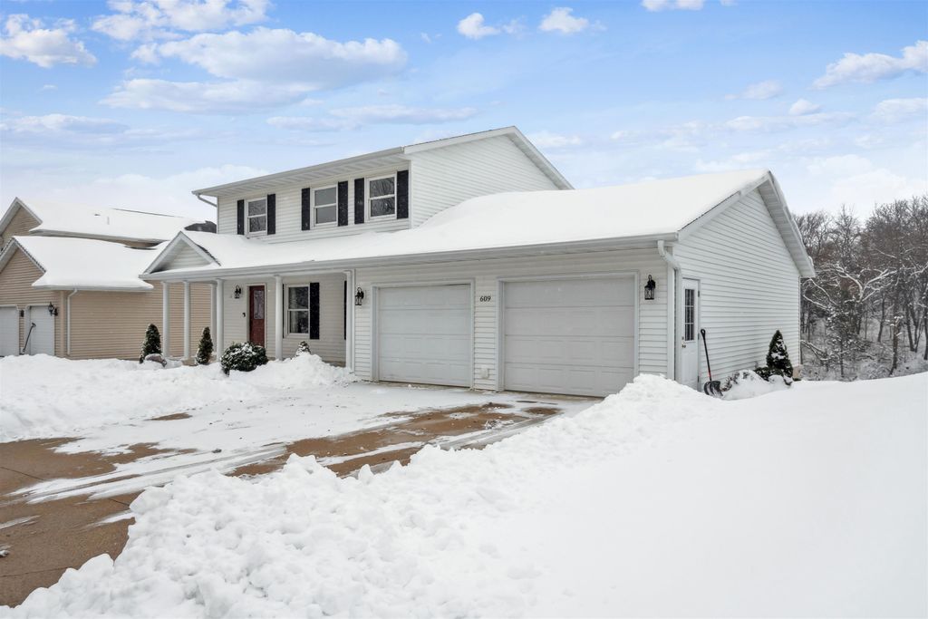Photo of 609 7th Ave SW Ave, Cascade, IA 52033 (MLS # 153564)