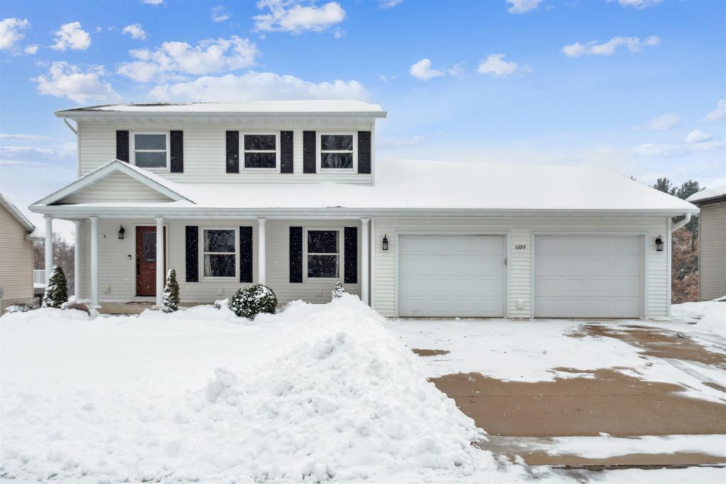Photo of 609 7th Ave SW Ave, Cascade, IA 52033 (MLS # 153564)