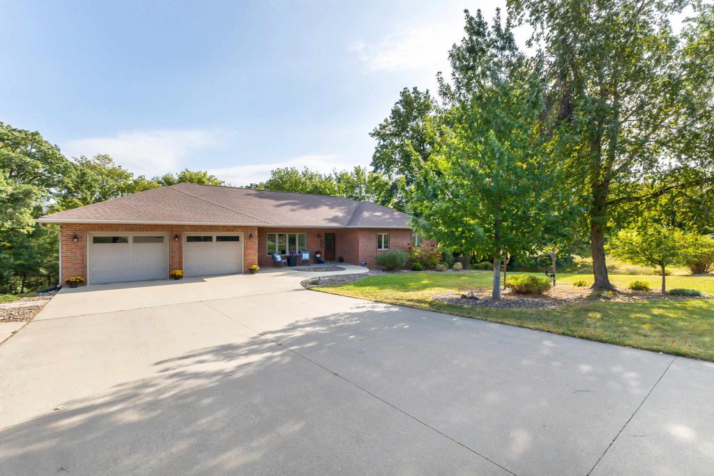 Photo of 10702 Golden Oaks Drive, Dubuque, IA 52003 (MLS # 153240)