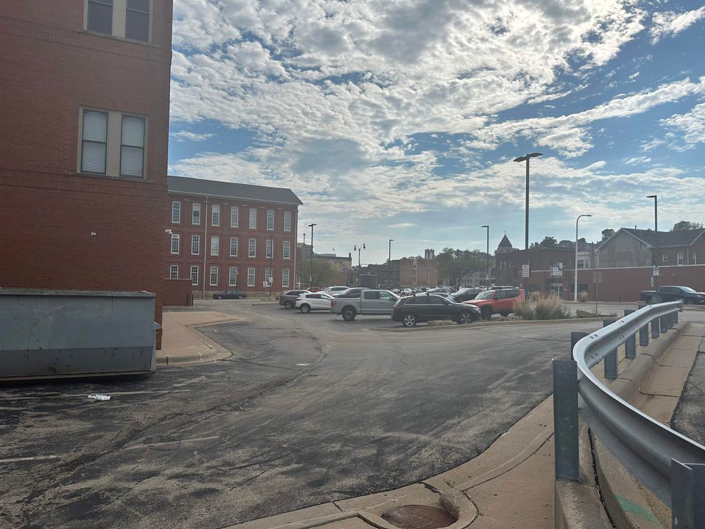 Photo of 1301 Central Avenue, Dubuque, IA 52001 (MLS # 153279)
