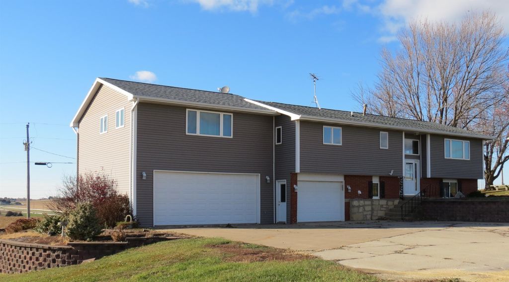 Photo of 2120 174th Avenue, Maquoketa, IA 52060 (MLS # 153513)