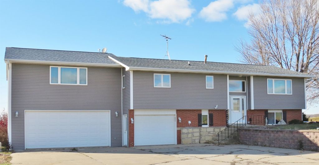 Photo of 2120 174th Avenue, Maquoketa, IA 52060 (MLS # 153513)