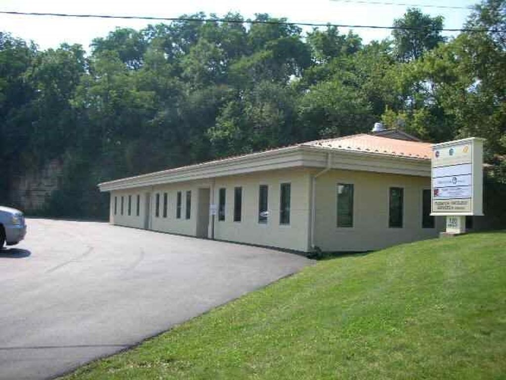 Photo of 120 Bryant Street, Dubuque, IA 52003 (MLS # 133527)