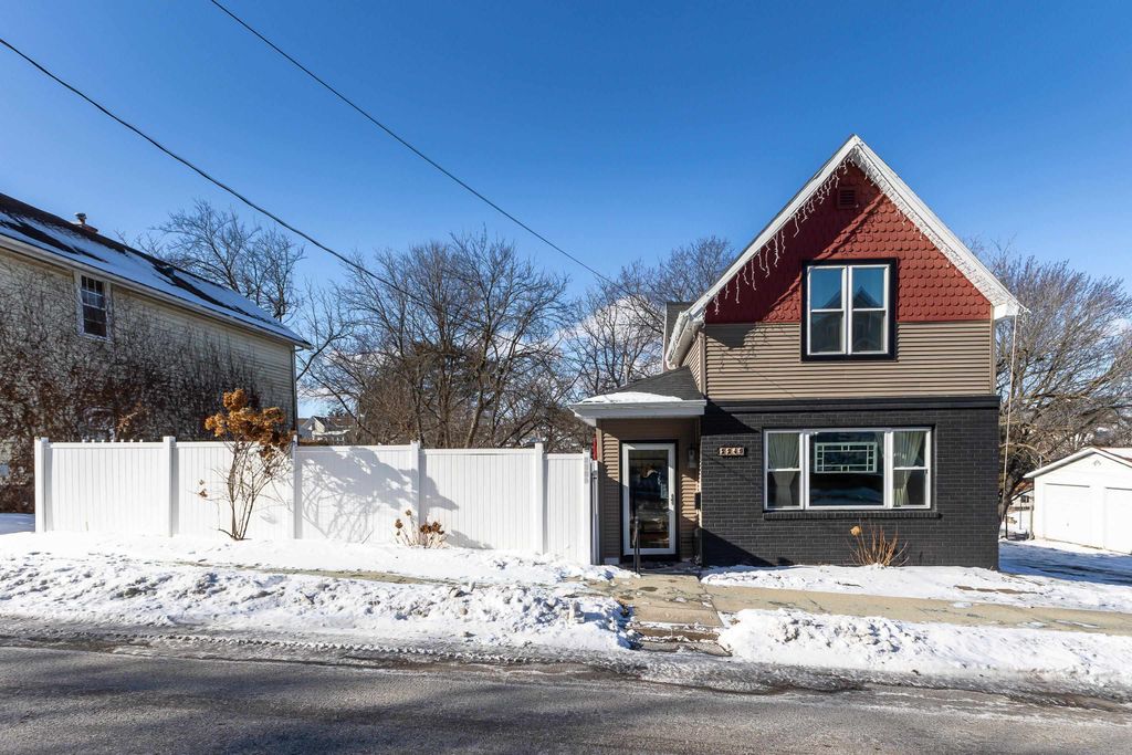 Photo of 2249 Harold Street, Dubuque, IA 52001 (MLS # 153871)