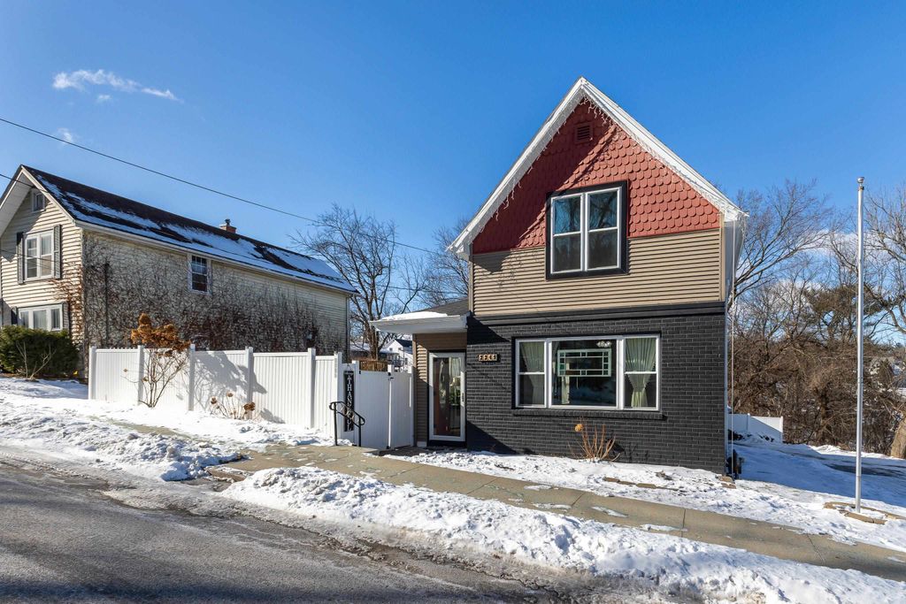 Photo of 2249 Harold Street, Dubuque, IA 52001 (MLS # 153871)