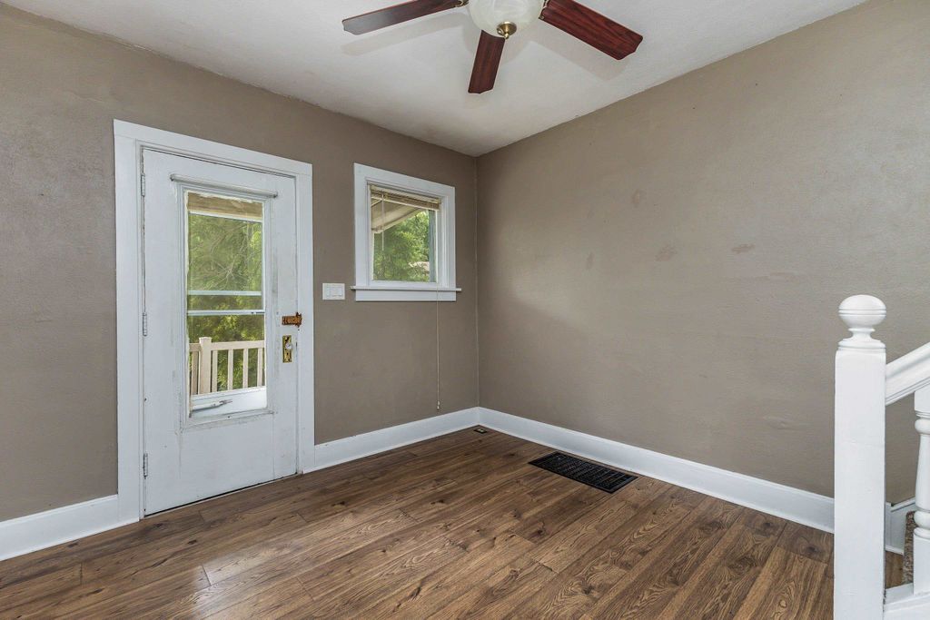 Photo of 579 W 3rd Street, Dubuque, IA 52001 (MLS # 152575)
