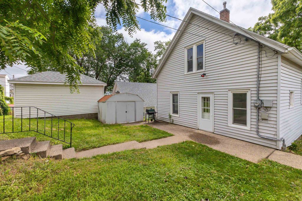 Photo of 579 W 3rd Street, Dubuque, IA 52001 (MLS # 152575)