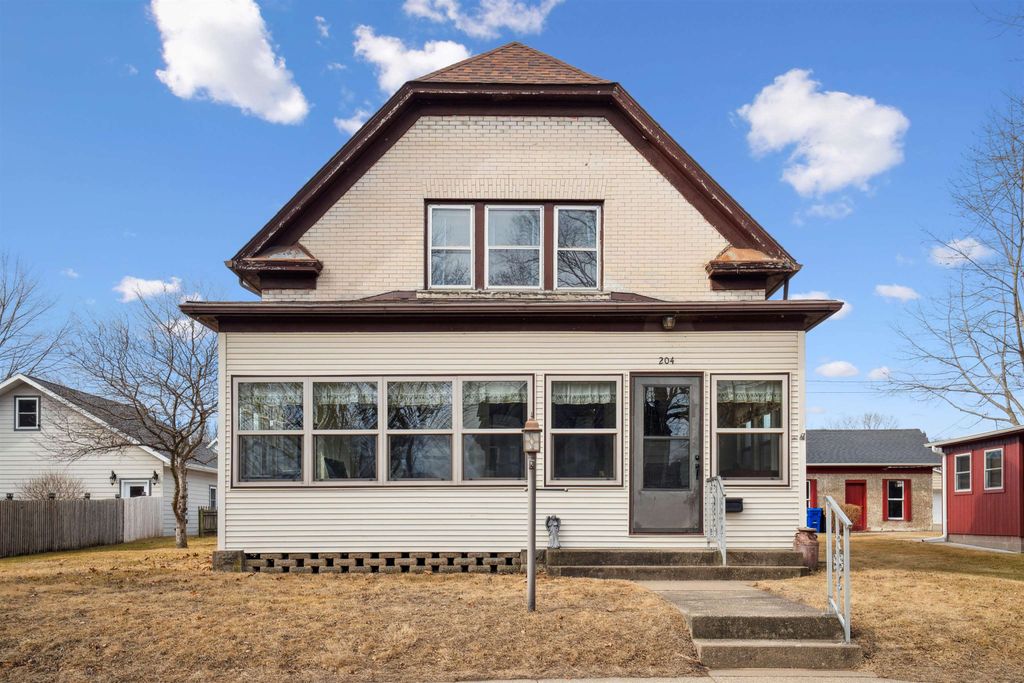 Photo of 204 S 3rd Street, Bellevue, IA 52031 (MLS # 152598)