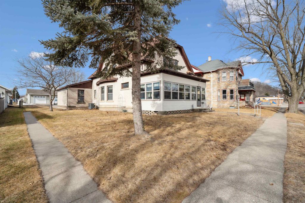 Photo of 204 S 3rd Street, Bellevue, IA 52031 (MLS # 152598)