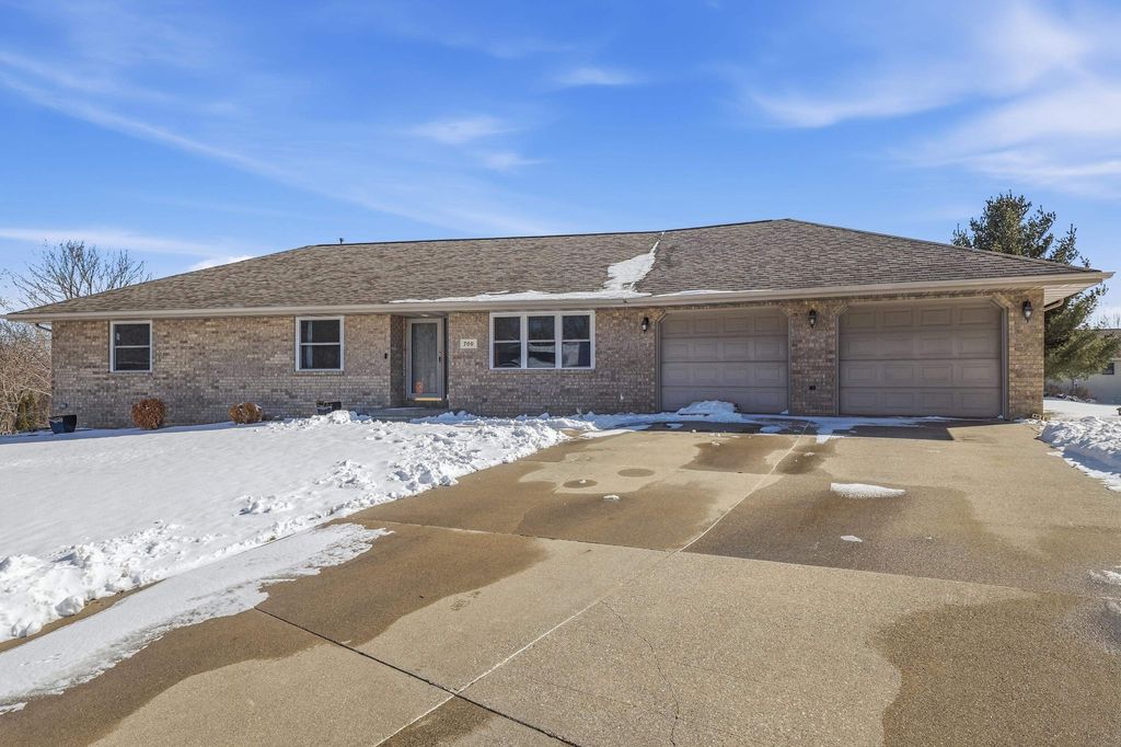 Photo of 700 Maple Ridge Street, Peosta, IA 52068 (MLS # 154163)