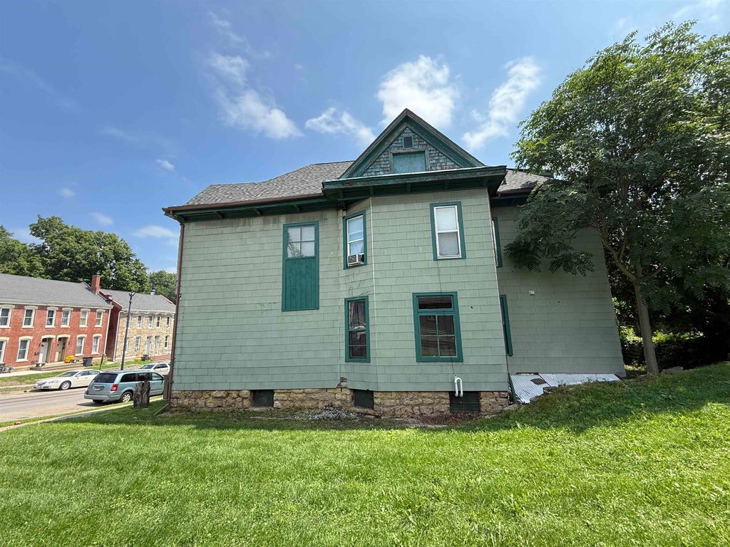 Photo of 568 Loras Boulevard, Dubuque, IA 52001 (MLS # 152670)