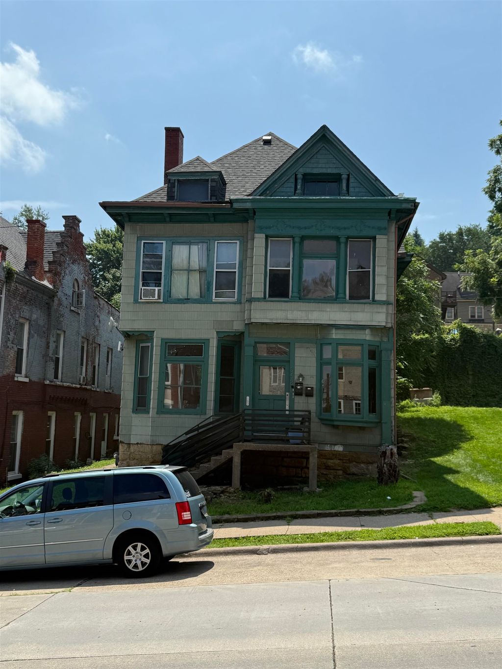 Photo of 568 Loras Boulevard, Dubuque, IA 52001 (MLS # 152670)
