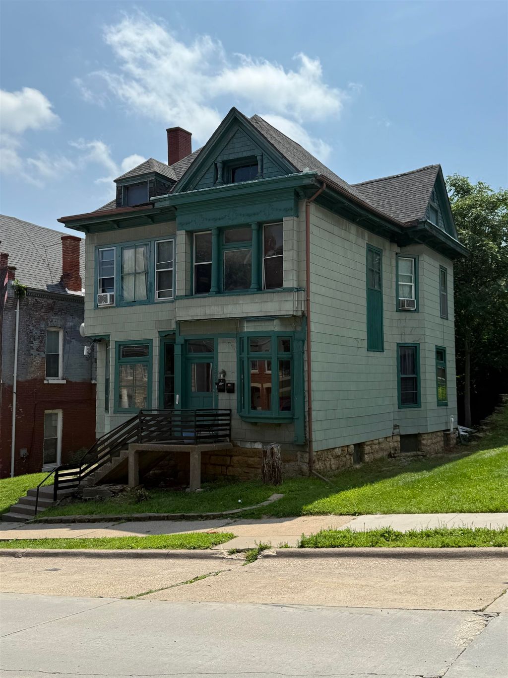 Photo of 568 Loras Boulevard, Dubuque, IA 52001 (MLS # 152670)