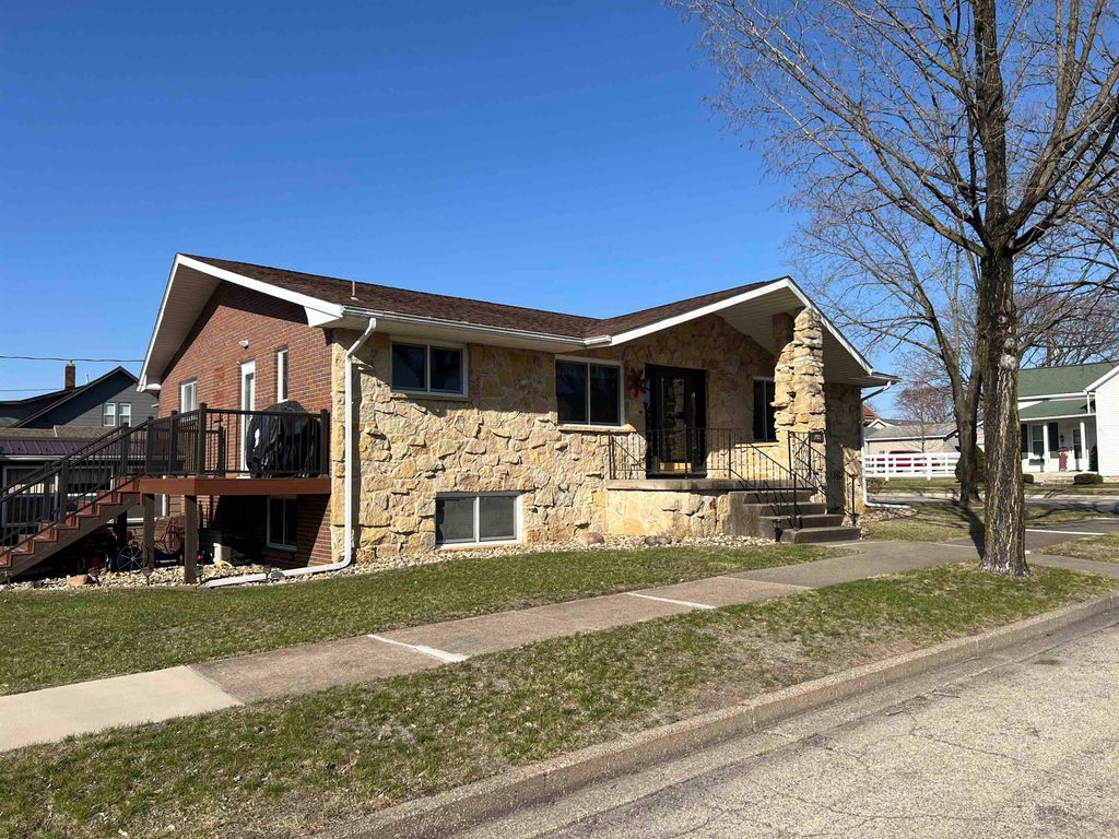 Photo of 103 Lessing Street, Guttenberg, IA 52052 (MLS # 152753)