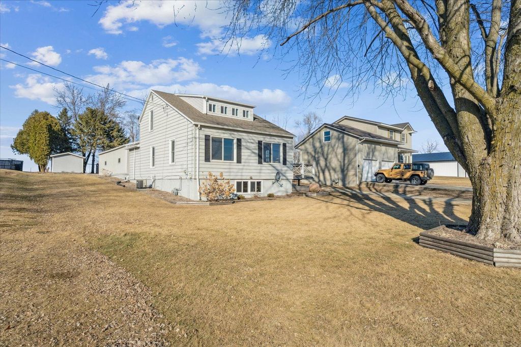 Photo of 702 Charles Street, Delhi, IA 52223 (MLS # 153980)