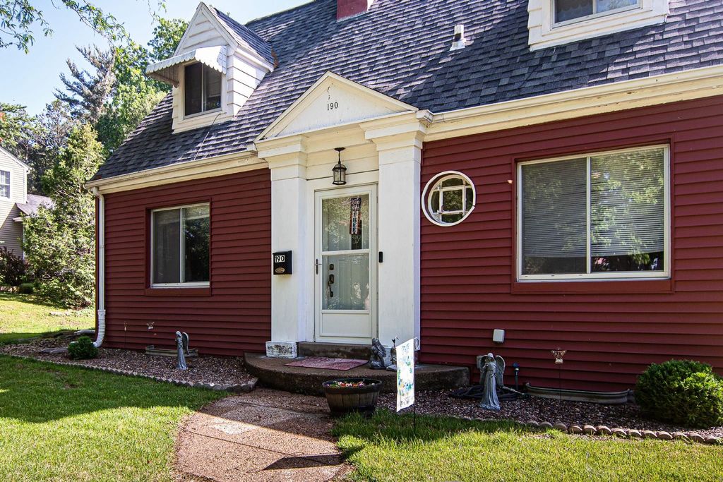 Photo of 190 Bradley Street, Dubuque, IA 52003 (MLS # 152764)