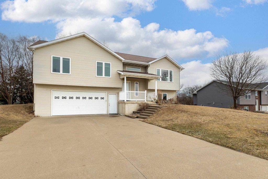 Photo of 310 N Kyle Avenue, East Dubuque, IL 61025 (MLS # 154047)