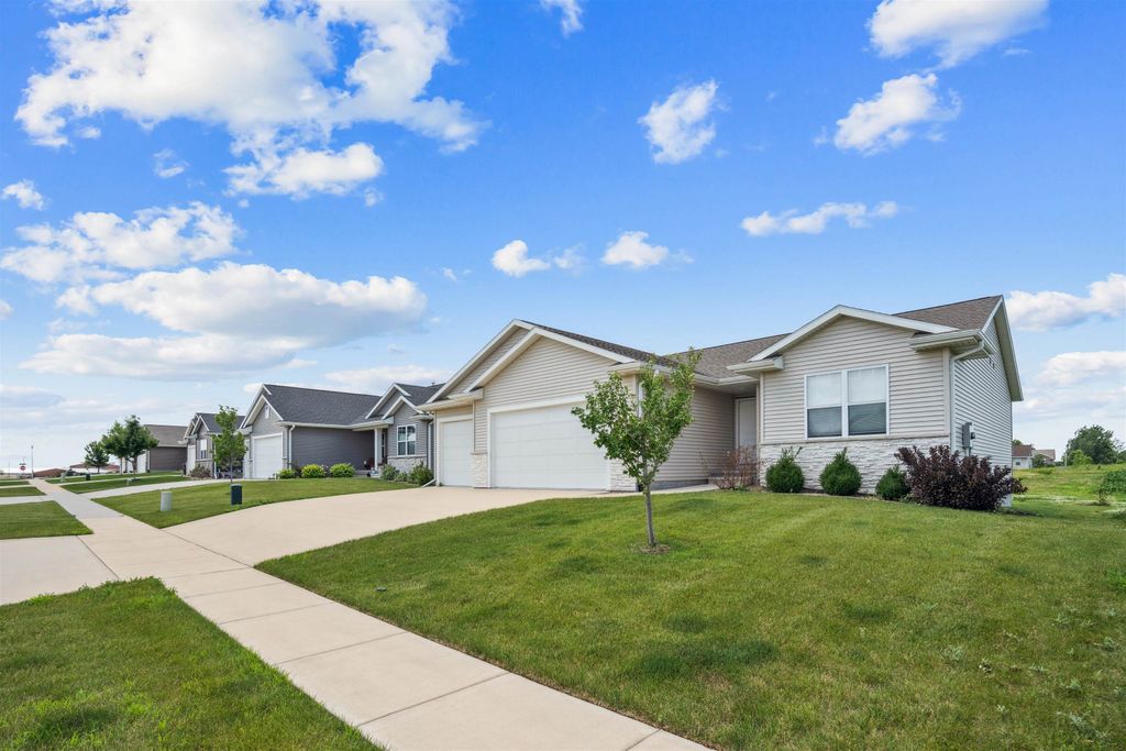Photo of 5936 Cedar Ridge Drive, Marion, IA 52302 (MLS # 152364)