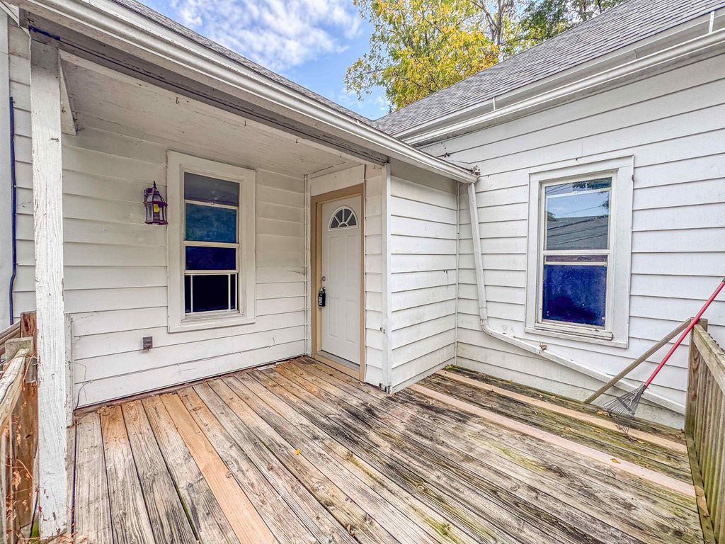 Photo of 642 Arlington Street, Dubuque, IA 52001 (MLS # 153335)