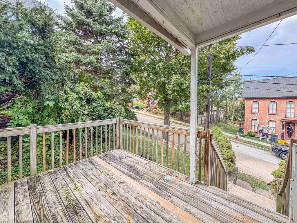 Photo of 642 Arlington Street, Dubuque, IA 52001 (MLS # 153335)