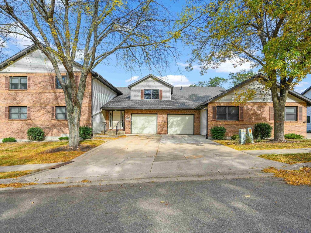 Photo of 2685 Renaissance Drive #3, Dubuque, IA 52001 (MLS # 153768)