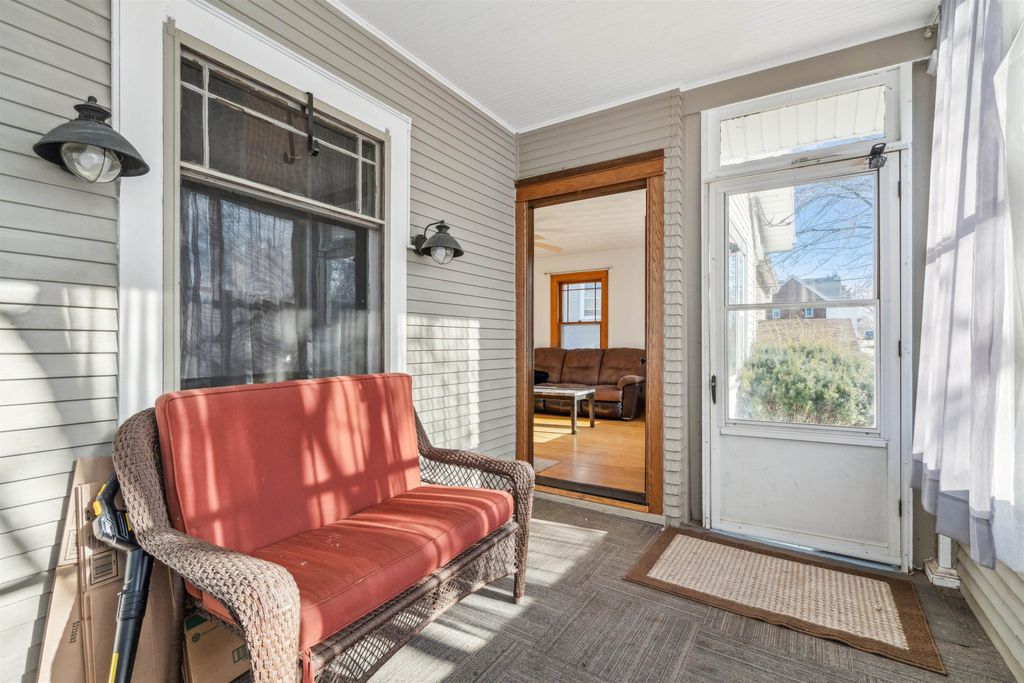 Photo of 1425 Curtis Street, Dubuque, IA 52003 (MLS # 153752)