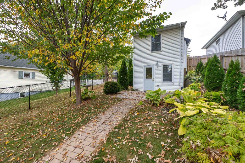 Photo of 1568 Fairfax Avenue, Dubuque, IA 52001 (MLS # 153108)