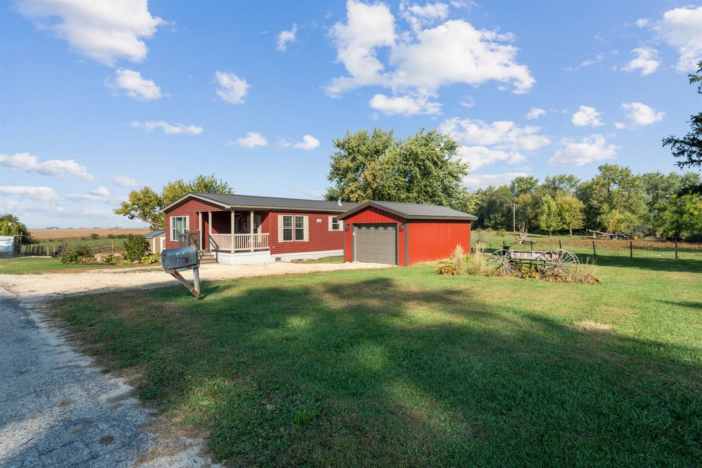Photo of 407 W Newton Street, Edgewood, IA 52042 (MLS # 153175)