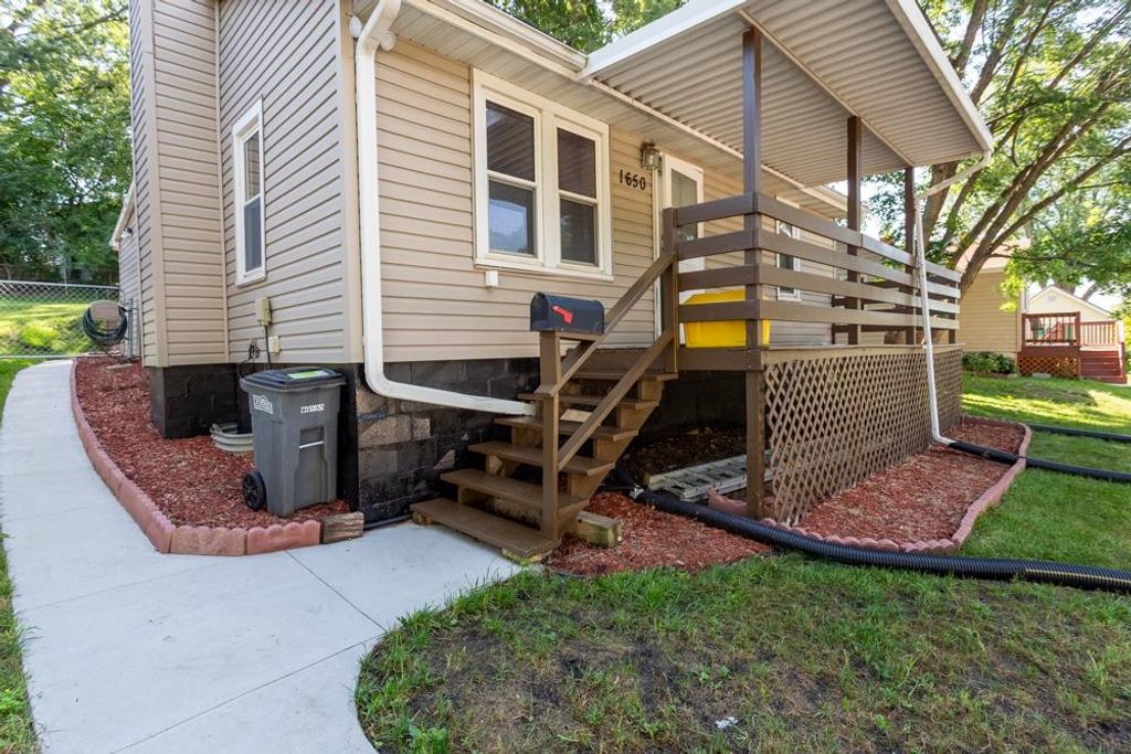 Photo of 1650 Drexel Avenue, Dubuque, IA 52001 (MLS # 152894)
