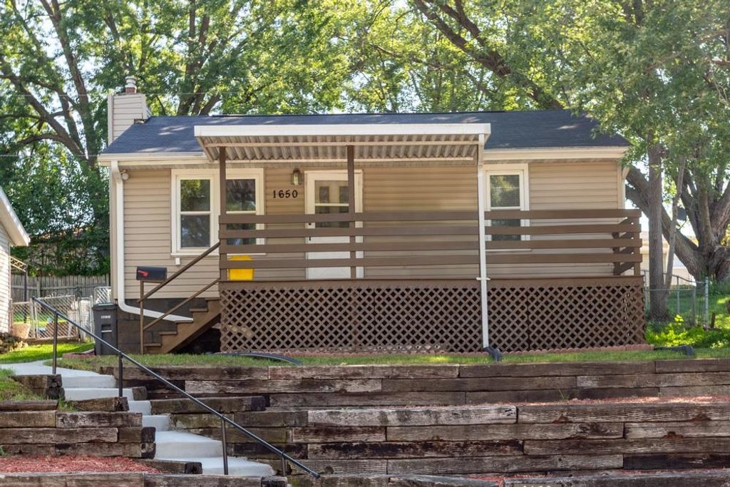 Photo of 1650 Drexel Avenue, Dubuque, IA 52001 (MLS # 152894)