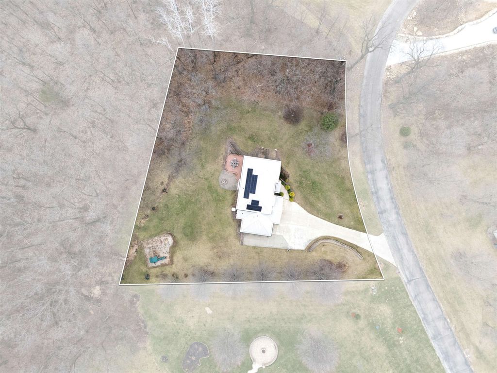 Photo of 10837 Golden Oaks Court, Dubuque, IA 52003 (MLS # 154221)