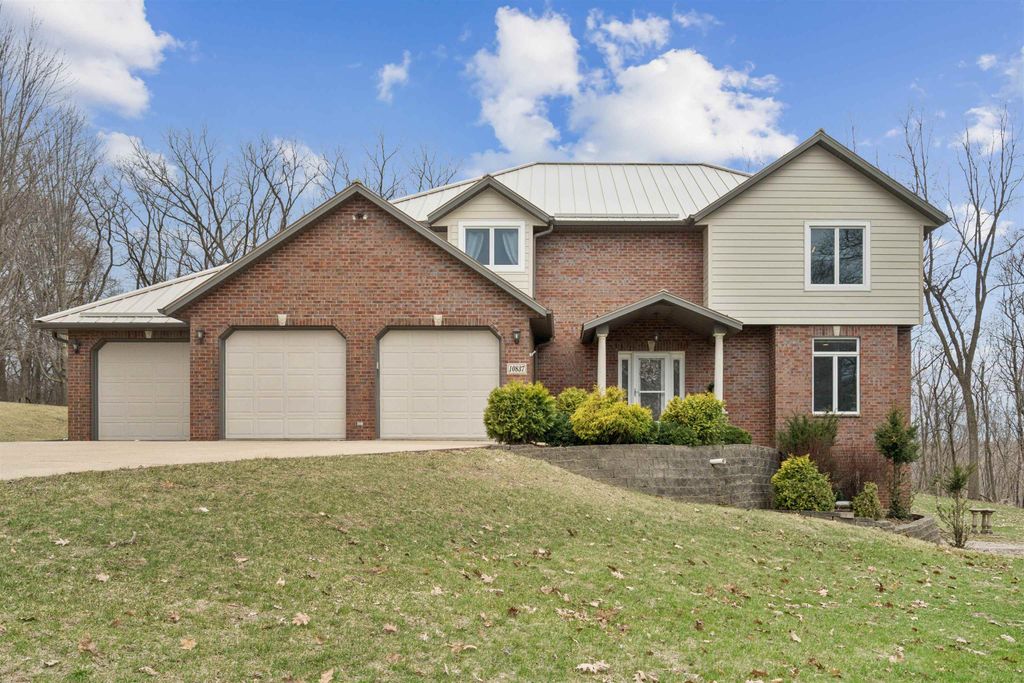 Photo of 10837 Golden Oaks Court, Dubuque, IA 52003 (MLS # 154221)