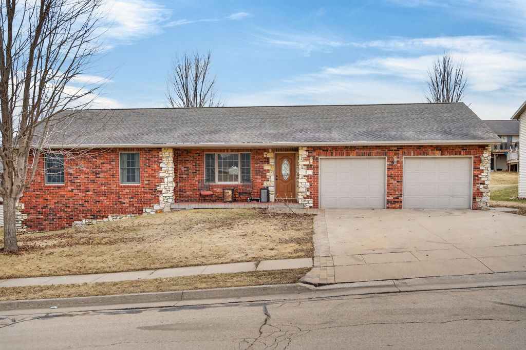 Photo of 628 Baja Drive, Epworth, IA 52045 (MLS # 154059)