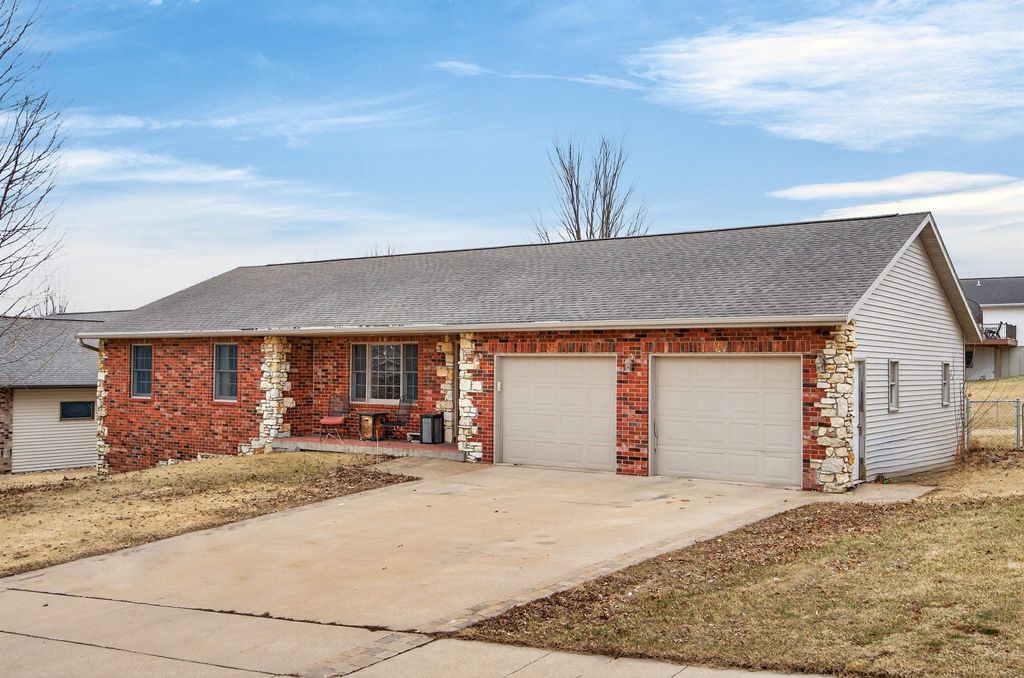 Photo of 628 Baja Drive, Epworth, IA 52045 (MLS # 154059)