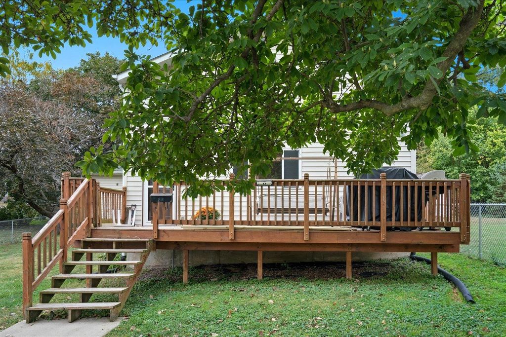 Photo of 2485 Pearl Street, Dubuque, IA 52001 (MLS # 153267)