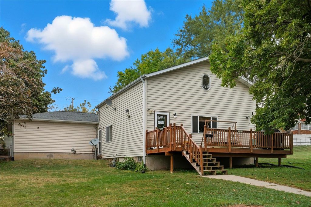 Photo of 2485 Pearl Street, Dubuque, IA 52001 (MLS # 153267)
