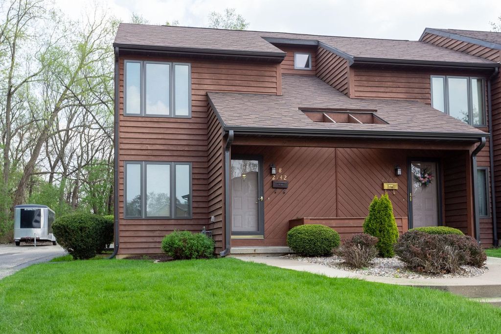 Photo of 2742 Pleasant View Drive #8, Dubuque, IA 52001 (MLS # 154185)