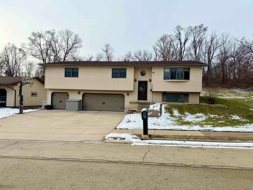 Photo of 3705 Aerostar Drive, Dubuque, IA 52001 (MLS # 153668)