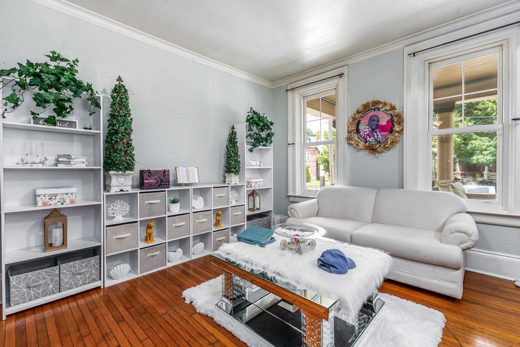 Photo of 364 W Locust Street, Dubuque, IA 52001 (MLS # 153565)