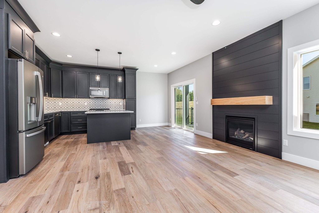 Photo of 1370 Autumn Ridge Lane, Dubuque, IA 52003 (MLS # 153757)