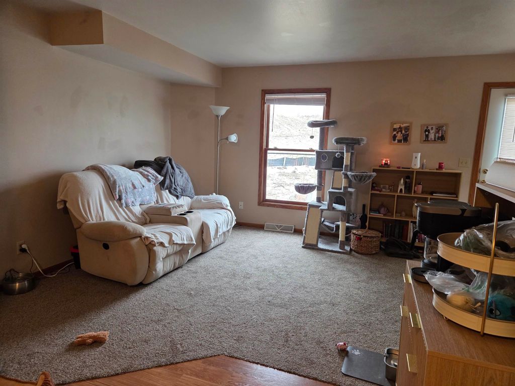 Photo of 2143 Hummingbird Drive, Dubuque, IA 52002 (MLS # 153661)