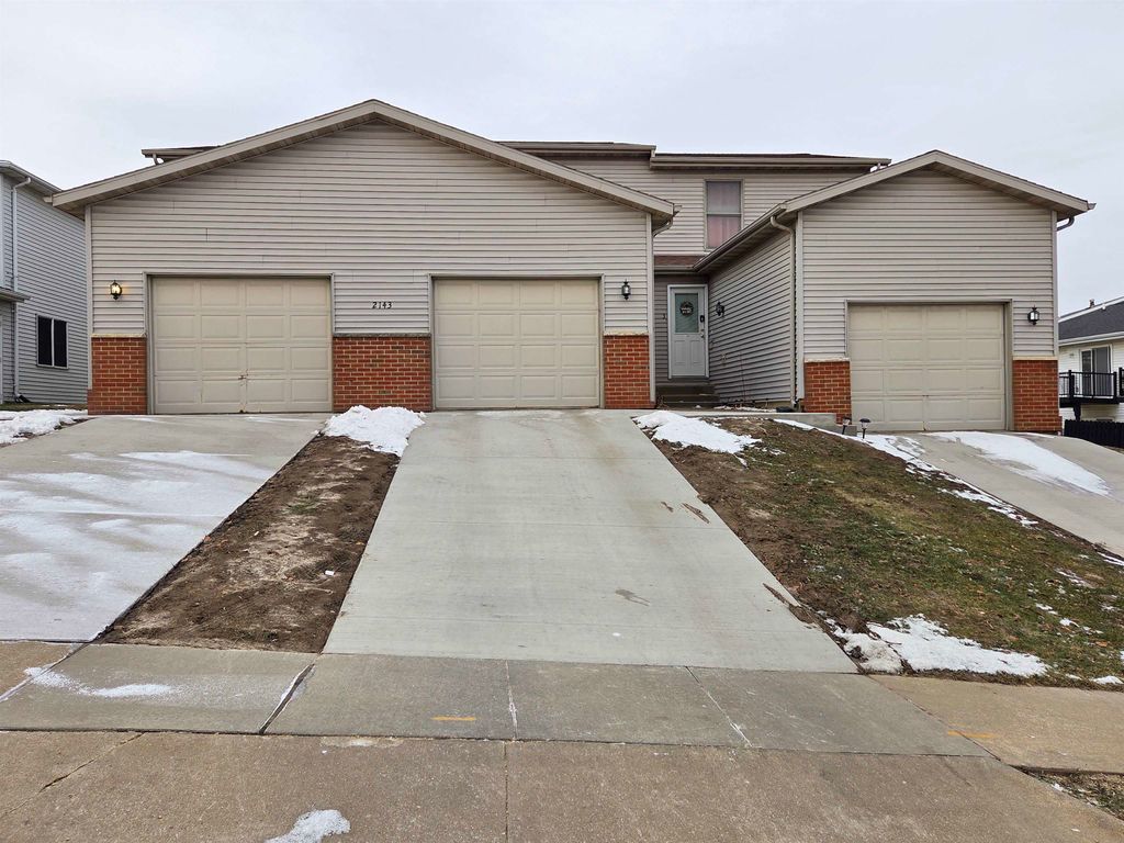 Photo of 2143 Hummingbird Drive, Dubuque, IA 52002 (MLS # 153661)