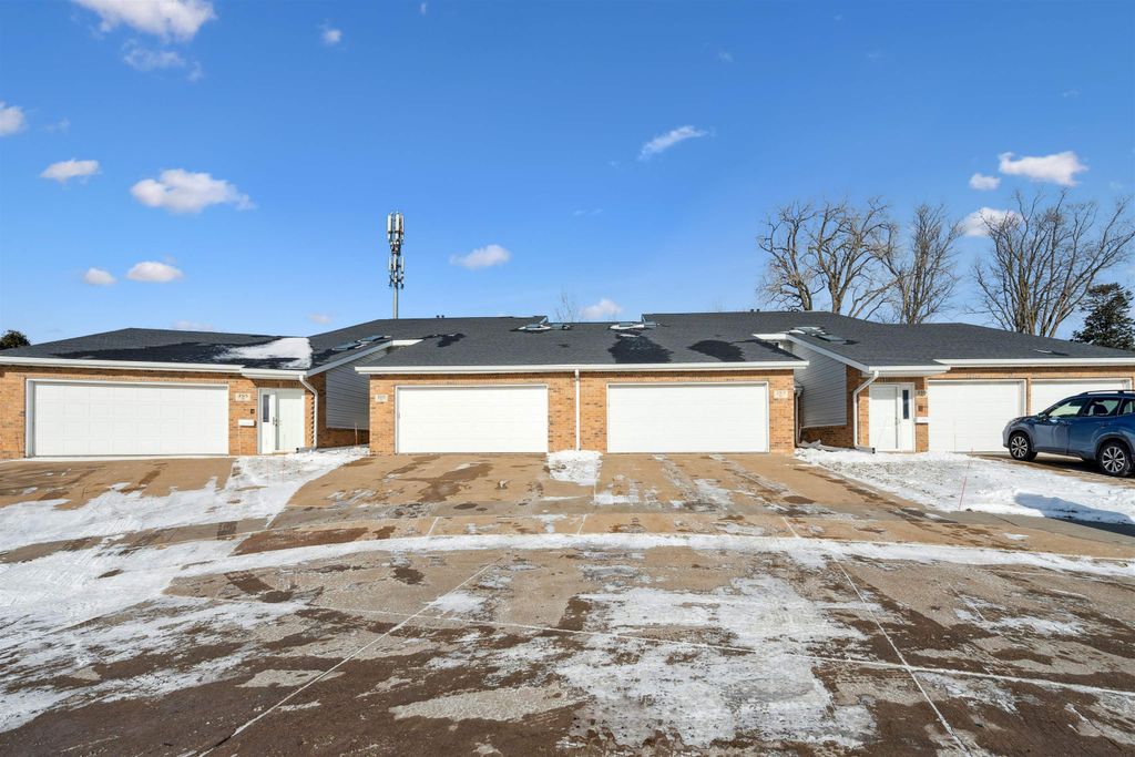 Photo of 2315 Pasadena Drive #Unit 69, Dubuque, IA 52001 (MLS # 153764)