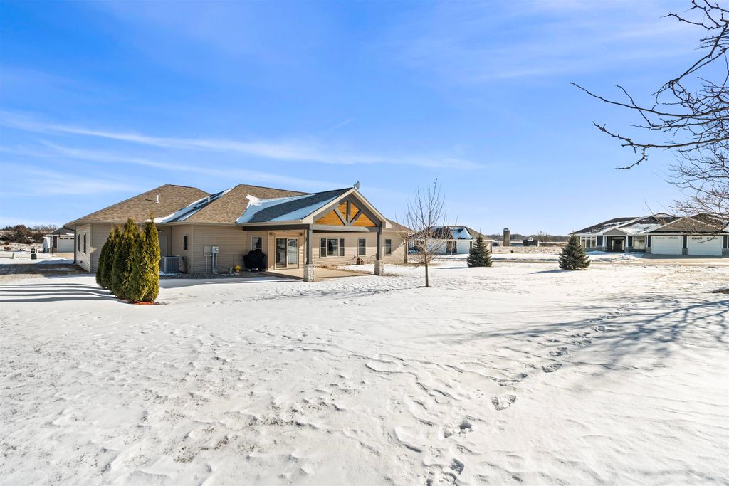Photo of 1132 SE 18th Street, Dyersville, IA 52040 (MLS # 153879)