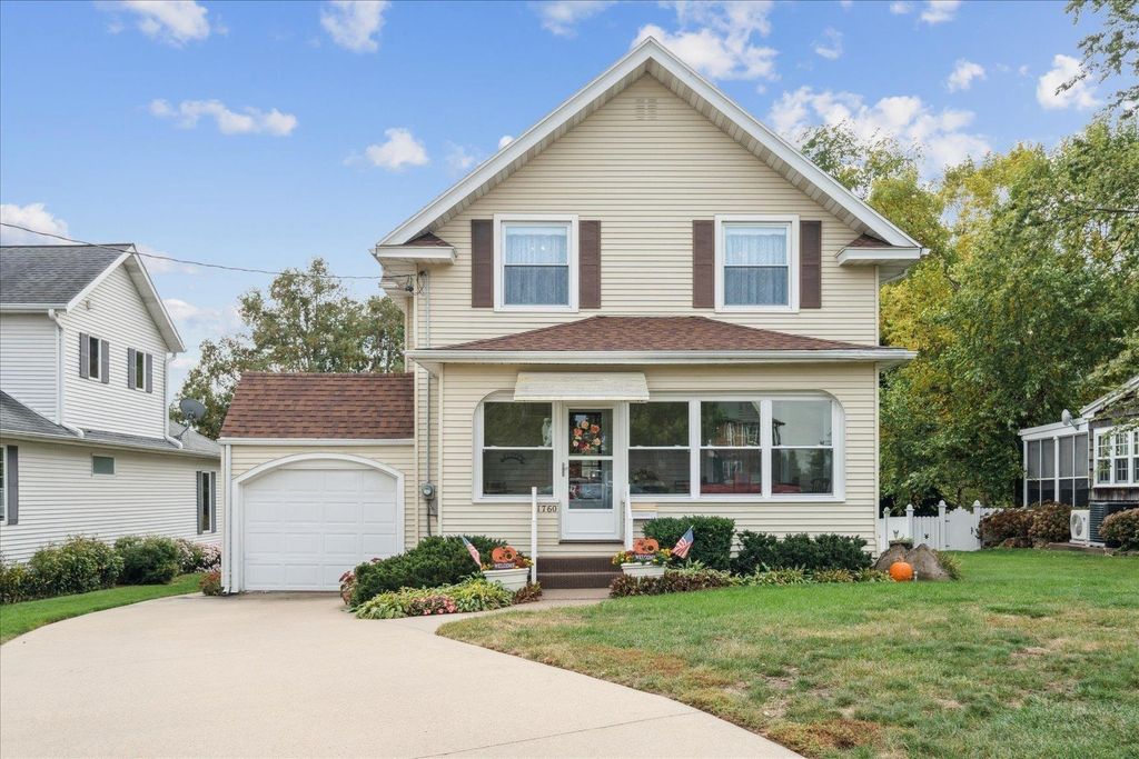 Photo of 1760 Plymouth Court, Dubuque, IA 52003 (MLS # 153446)