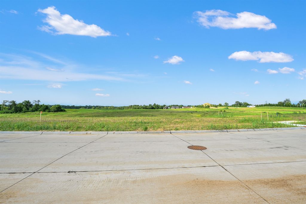 Photo of Lot 84 Waterbridge Lane, Dubuque, IA 52003 (MLS # 152549)